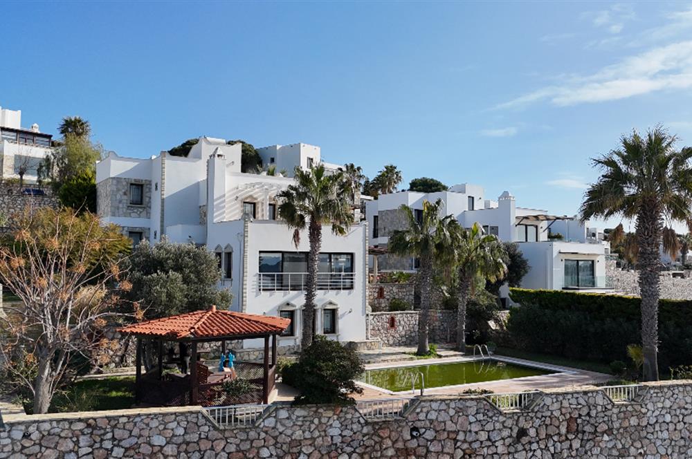 BODRUM YALIKAVAK SEBA PRESTİJ SİTESİNDE DENİZ MANZARALI LÜKS VİLLA