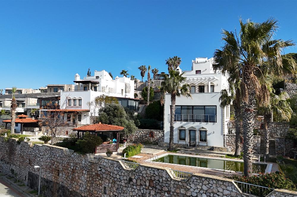BODRUM YALIKAVAK SEBA PRESTİJ SİTESİNDE DENİZ MANZARALI LÜKS VİLLA