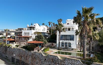 BODRUM YALIKAVAK SEBA PRESTİJ SİTESİNDE DENİZ MANZARALI LÜKS VİLLA