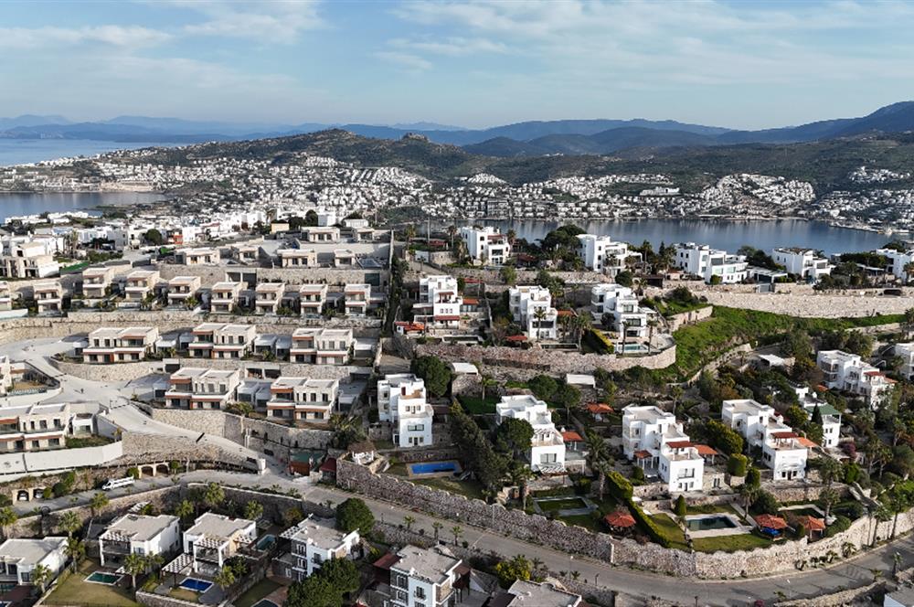 BODRUM YALIKAVAK SEBA PRESTİJ SİTESİNDE DENİZ MANZARALI LÜKS VİLLA