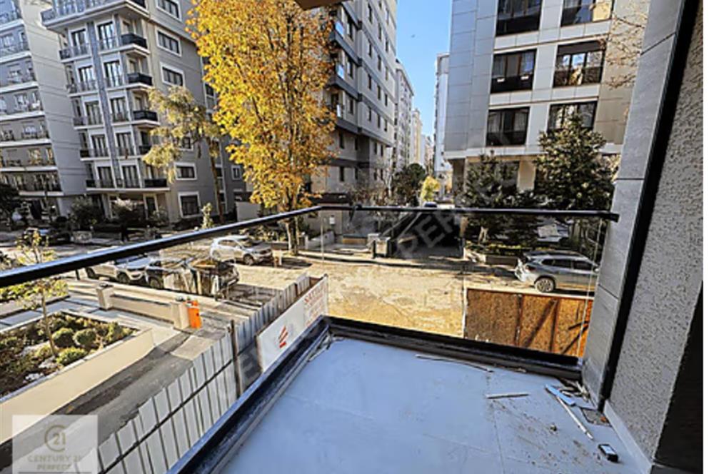 CADDEBOSTAN ÖMERPAŞA BAĞDAT CADDESİNE YAKIN BALKONLU SATILIK 3+1