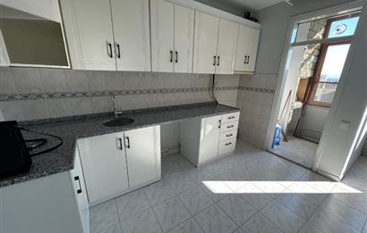 C21 BAL'DAN BANDIRMA CD ÜZERİNDE YENİLENMİŞ 2+1 KİRALIK DAİRE