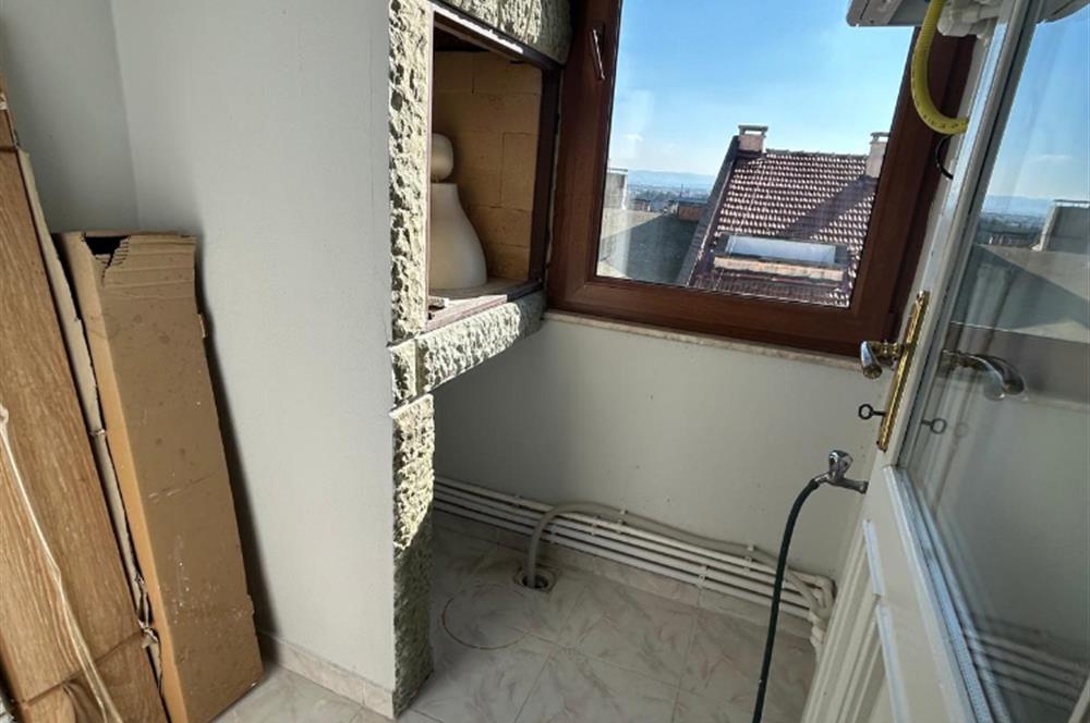 C21 BAL'DAN BANDIRMA CD ÜZERİNDE YENİLENMİŞ 2+1 KİRALIK DAİRE