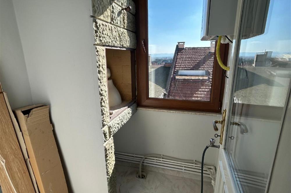 C21 BAL'DAN BANDIRMA CD ÜZERİNDE YENİLENMİŞ 2+1 KİRALIK DAİRE