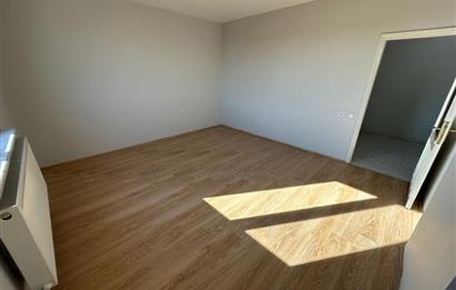 C21 BAL'DAN BANDIRMA CD ÜZERİNDE YENİLENMİŞ 2+1 KİRALIK DAİRE