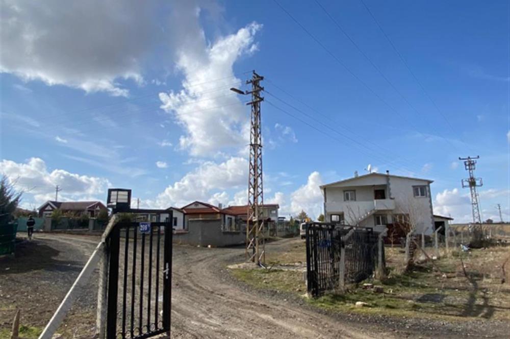 GÖKÇEHÜYÜK'TE OTURMUŞ SİTEDE 2+1 EVLİ SATILIK BAHÇE