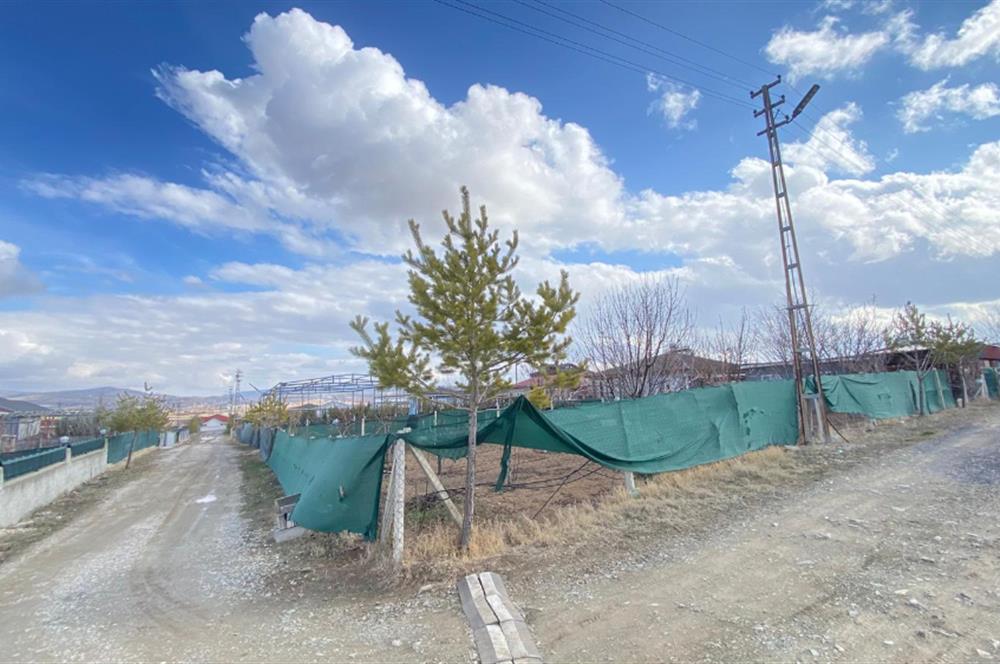 GÖKÇEHÜYÜK'TE OTURMUŞ SİTEDE 2+1 EVLİ SATILIK BAHÇE