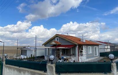 GÖKÇEHÜYÜK'TE OTURMUŞ SİTEDE 2+1 EVLİ SATILIK BAHÇE