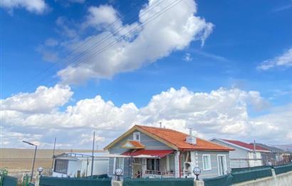 GÖKÇEHÜYÜK'TE OTURMUŞ SİTEDE 2+1 EVLİ SATILIK BAHÇE