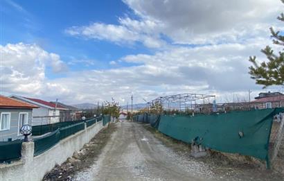 GÖKÇEHÜYÜK'TE OTURMUŞ SİTEDE 2+1 EVLİ SATILIK BAHÇE