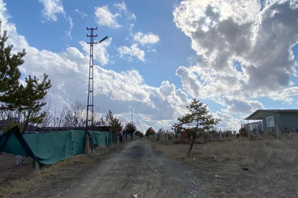 GÖKÇEHÜYÜK'TE OTURMUŞ SİTEDE 2+1 EVLİ SATILIK BAHÇE