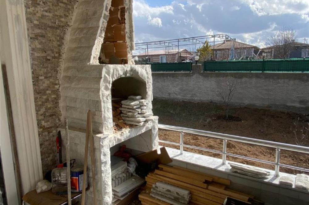 GÖKÇEHÜYÜK'TE OTURMUŞ SİTEDE 2+1 EVLİ SATILIK BAHÇE