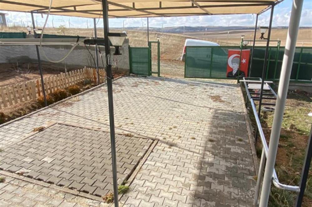 GÖKÇEHÜYÜK'TE OTURMUŞ SİTEDE 2+1 EVLİ SATILIK BAHÇE