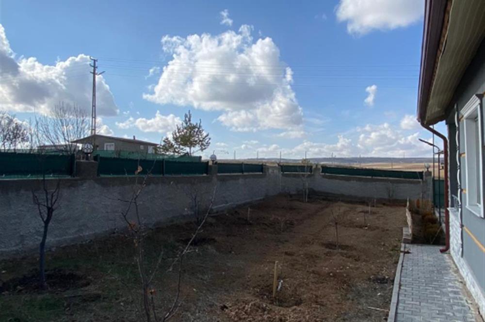 GÖKÇEHÜYÜK'TE OTURMUŞ SİTEDE 2+1 EVLİ SATILIK BAHÇE