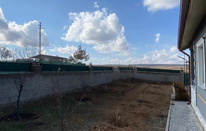 GÖKÇEHÜYÜK'TE OTURMUŞ SİTEDE 2+1 EVLİ SATILIK BAHÇE