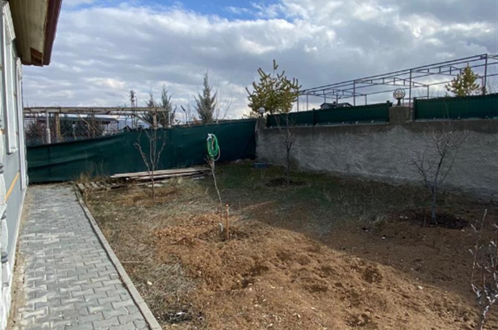 GÖKÇEHÜYÜK'TE OTURMUŞ SİTEDE 2+1 EVLİ SATILIK BAHÇE