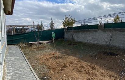 GÖKÇEHÜYÜK'TE OTURMUŞ SİTEDE 2+1 EVLİ SATILIK BAHÇE