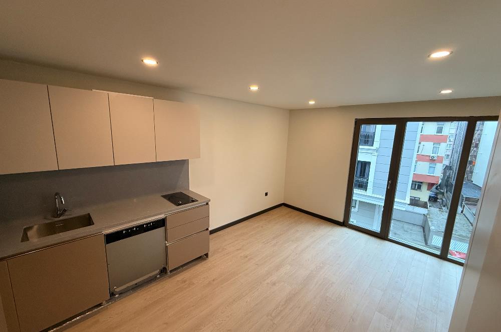 Gayrettepe'de sıfır binada oturmaya hazır kiralık daire