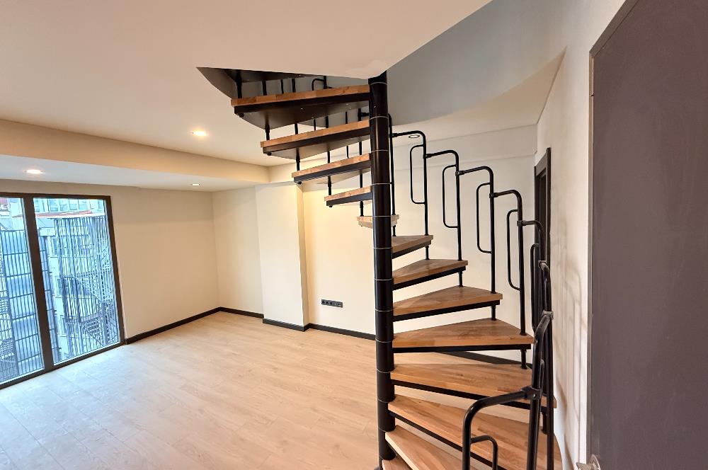 Gayrettepe'de Sıfır Binada Kiralık Çatı Dubleks