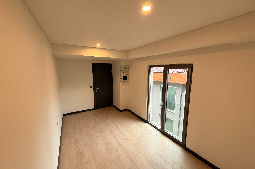 Gayrettepe'de Sıfır Binada Kiralık Çatı Dubleks