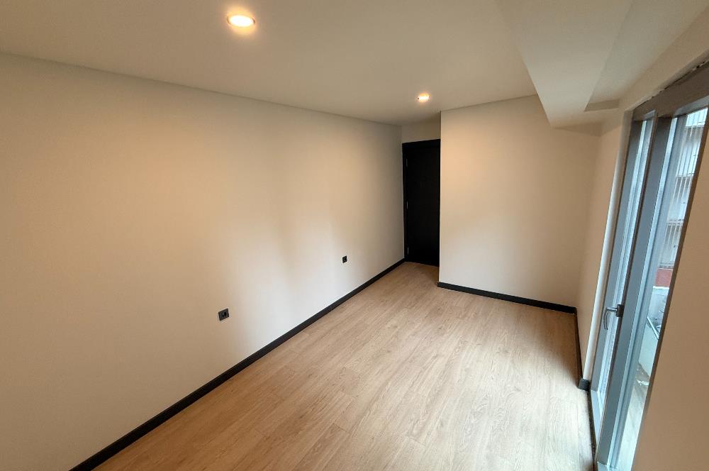 Gayrettepe'de sıfır binada oturmaya hazır kiralık daire