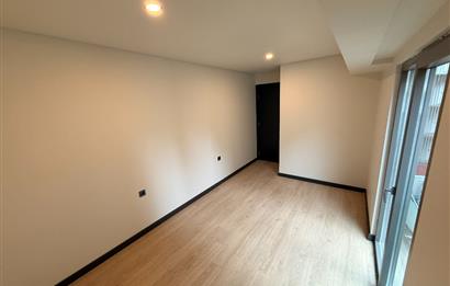 Gayrettepe'de sıfır binada oturmaya hazır kiralık daire