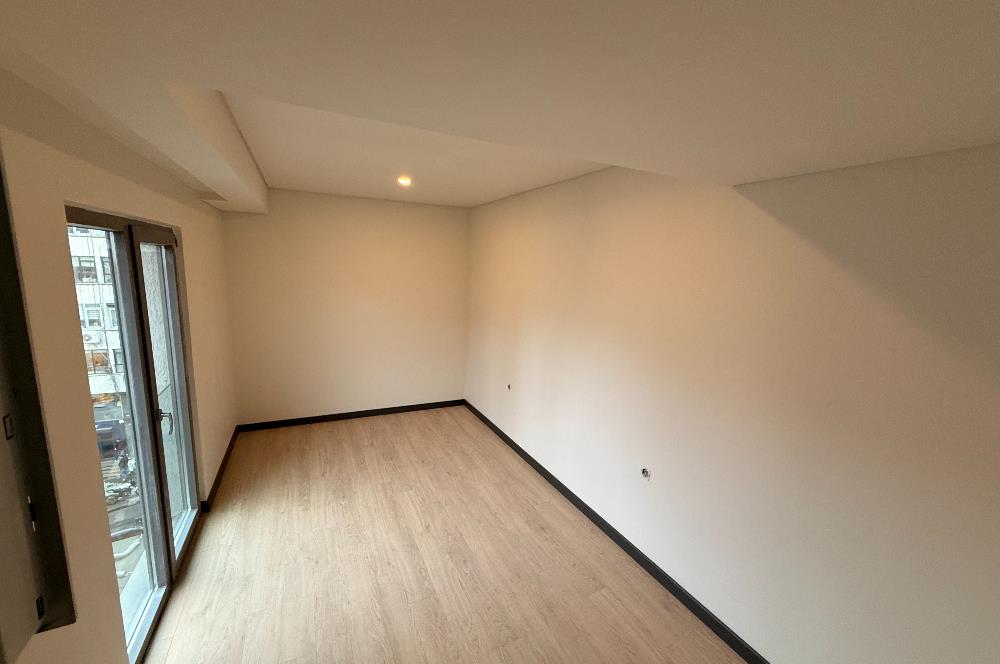 Gayrettepe'de Sıfır Binada Kiralık Çatı Dubleks