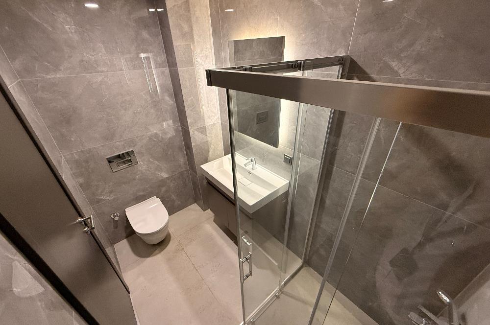 Gayrettepe'de Sıfır Binada Kiralık Çatı Dubleks