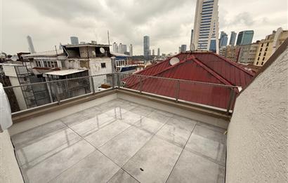 Gayrettepe'de Sıfır Binada Kiralık Çatı Dubleks
