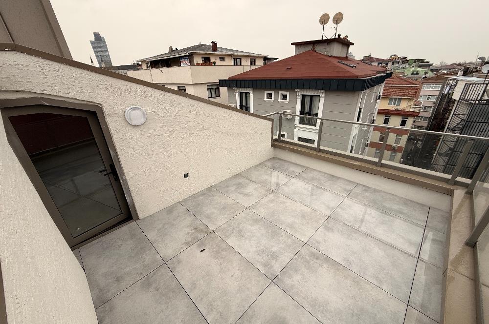 Gayrettepe'de Sıfır Binada Kiralık Çatı Dubleks