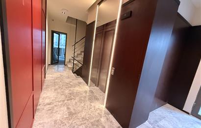Gayrettepe'de Sıfır Binada Kiralık Çatı Dubleks