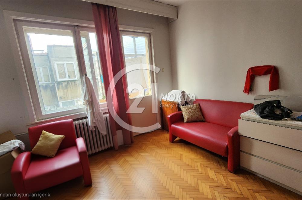 ŞİŞLİ SIRACEVİZLERDE BAKIMLI BİNADA KATTA TEK 4+1 180 m2