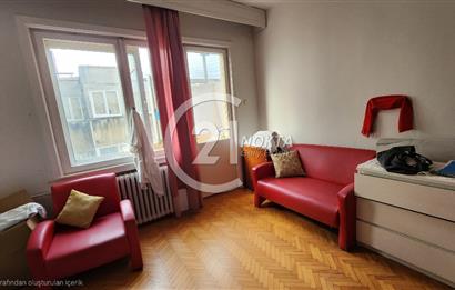 ŞİŞLİ SIRACEVİZLERDE BAKIMLI BİNADA KATTA TEK 4+1 180 m2