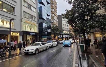NİŞANTAŞI RUMELİ CADDESİNDE MODERNİZE EDİLMİŞGENİŞ VE KEYİFLİ 2+1