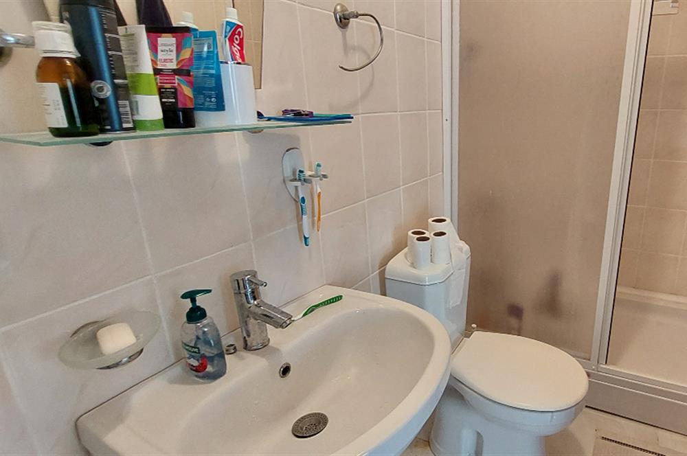 Bodrum-Adabükü özel plajlı,deniz manzaralı satılık üst dubleks daire