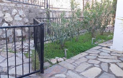 Bodrum-Adabükü özel plajlı,deniz manzaralı satılık üst dubleks daire