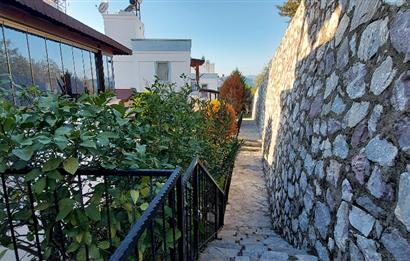 Bodrum-Adabükü özel plajlı,deniz manzaralı satılık üst dubleks daire