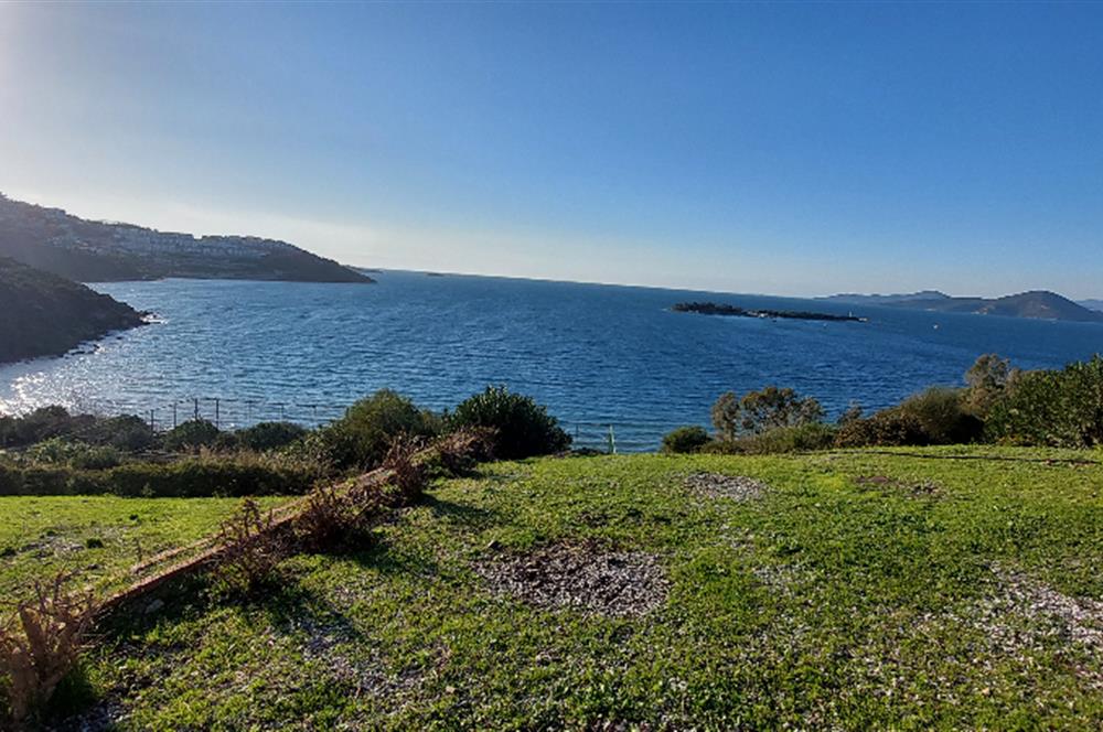 Bodrum-Adabükü özel plajlı,deniz manzaralı satılık üst dubleks daire