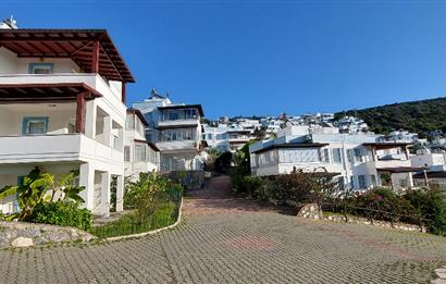 Bodrum-Adabükü özel plajlı,deniz manzaralı satılık üst dubleks daire