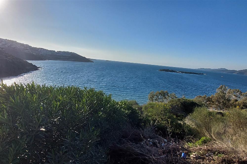 Bodrum-Adabükü özel plajlı,deniz manzaralı satılık üst dubleks daire