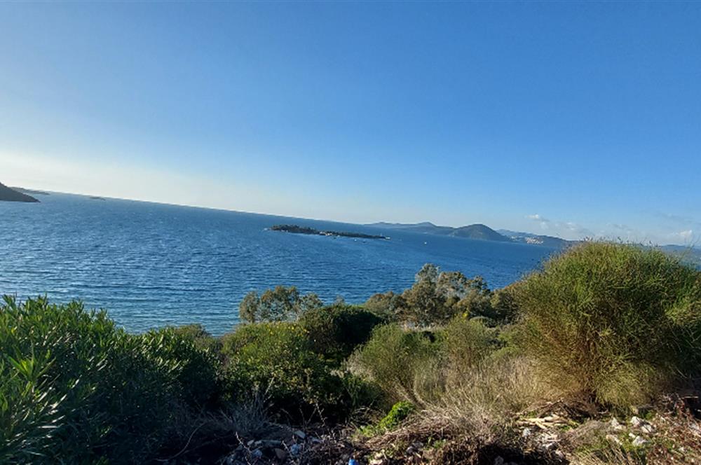 Bodrum-Adabükü özel plajlı,deniz manzaralı satılık üst dubleks daire