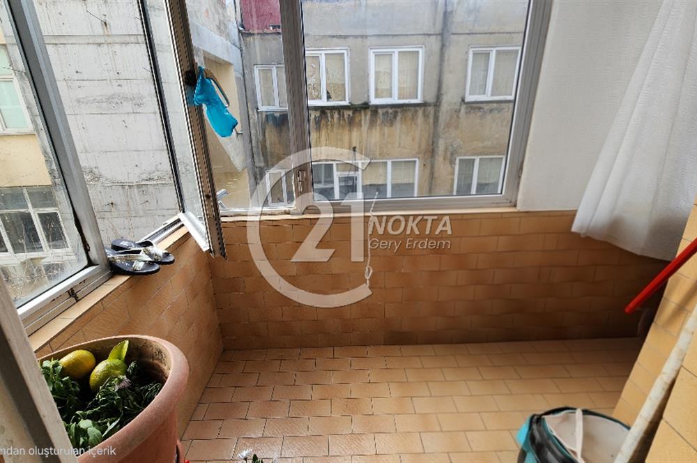 ŞİŞLİ SIRACEVİZLERDE BAKIMLI BİNADA KATTA TEK 4+1 180 m2