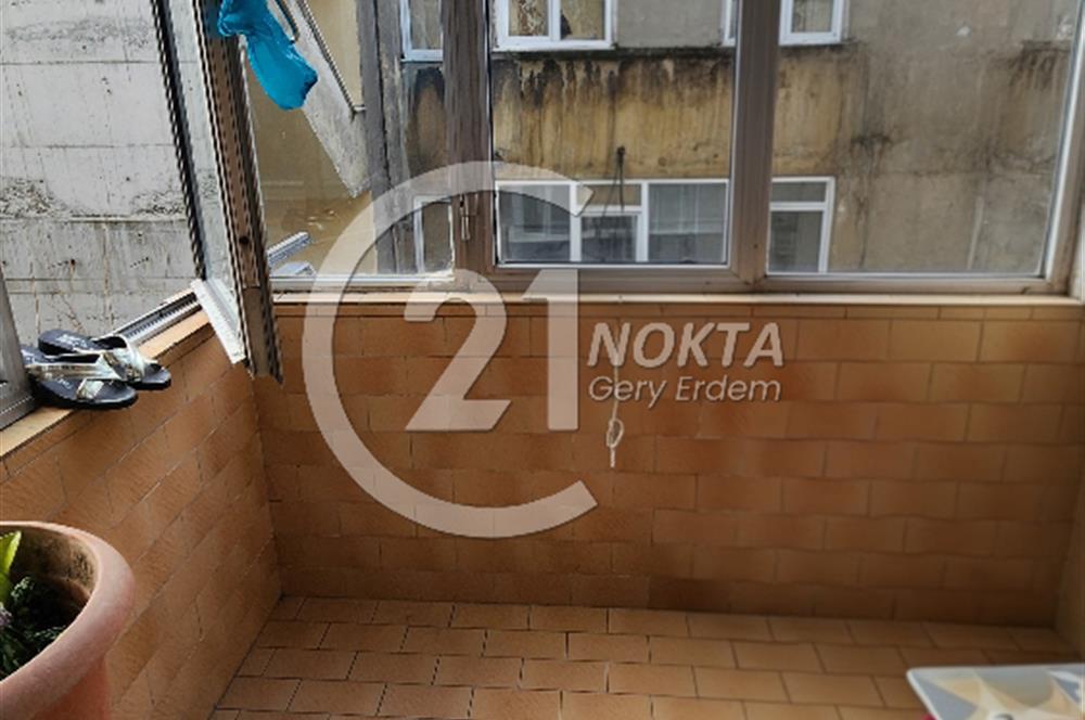 ŞİŞLİ SIRACEVİZLERDE BAKIMLI BİNADA KATTA TEK 4+1 180 m2