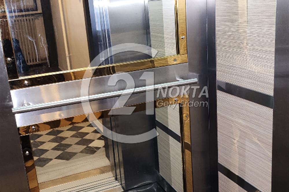 ŞİŞLİ SIRACEVİZLERDE BAKIMLI BİNADA KATTA TEK 4+1 180 m2