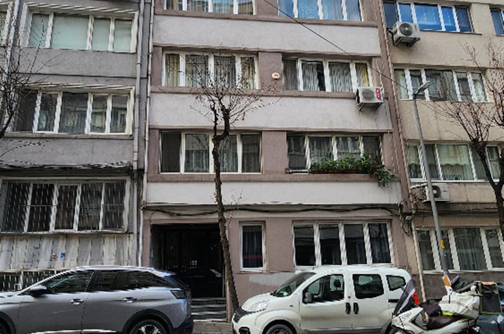 ŞİŞLİ SIRACEVİZLERDE BAKIMLI BİNADA KATTA TEK 4+1 180 m2