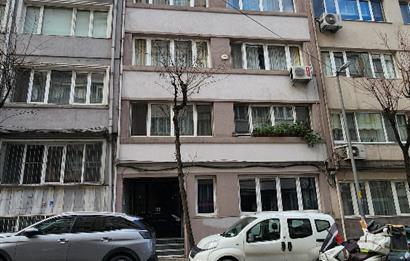 ŞİŞLİ SIRACEVİZLERDE BAKIMLI BİNADA KATTA TEK 4+1 180 m2