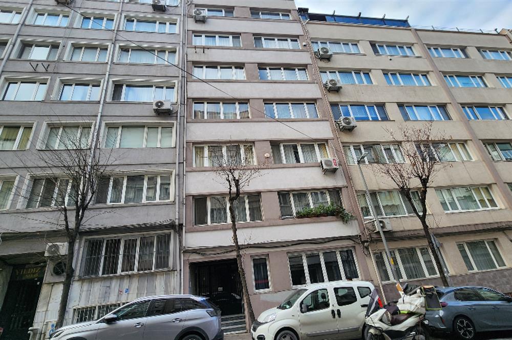 ŞİŞLİ SIRACEVİZLERDE BAKIMLI BİNADA KATTA TEK 4+1 180 m2