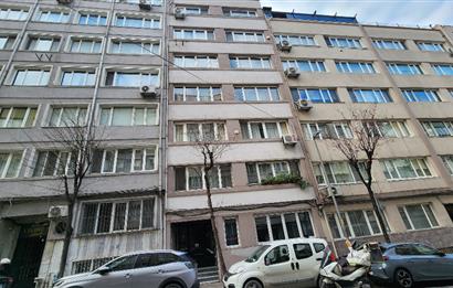 ŞİŞLİ SIRACEVİZLERDE BAKIMLI BİNADA KATTA TEK 4+1 180 m2
