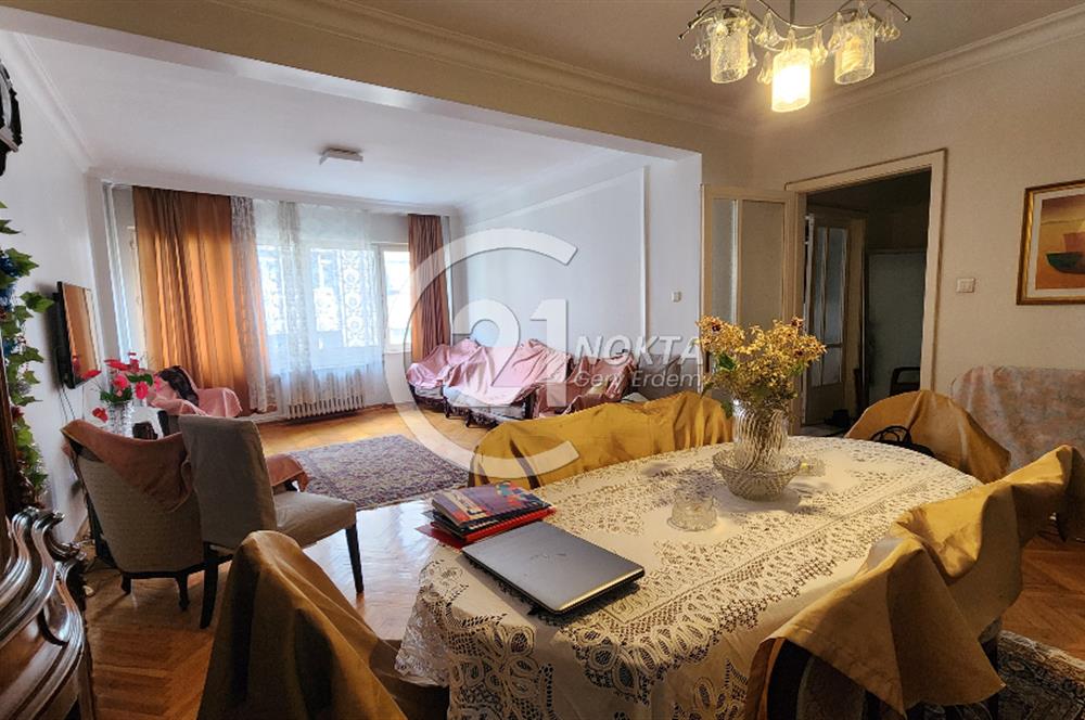 ŞİŞLİ SIRACEVİZLERDE BAKIMLI BİNADA KATTA TEK 4+1 180 m2