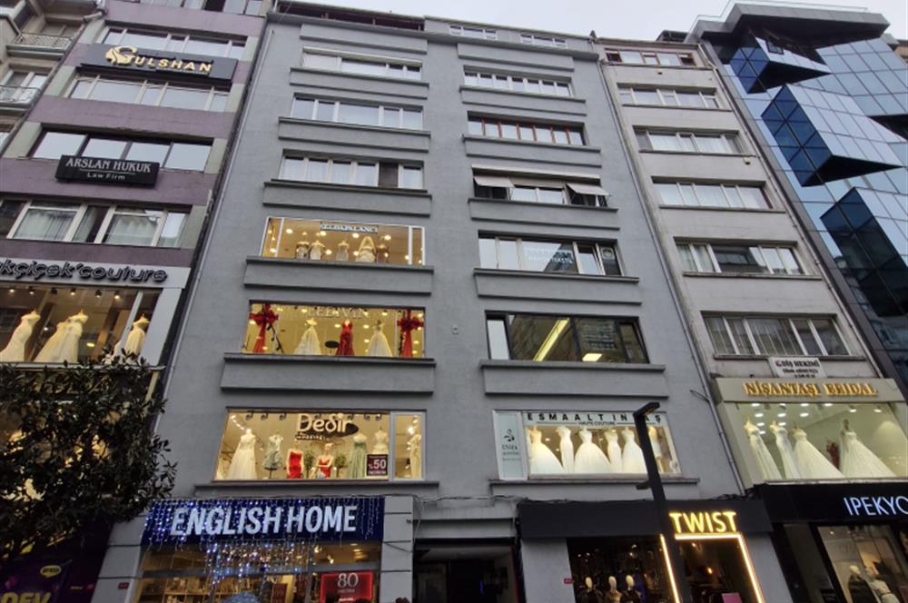 NİŞANTAŞI RUMELİ CADDESİNDE MODERNİZE EDİLMİŞGENİŞ VE KEYİFLİ 2+1